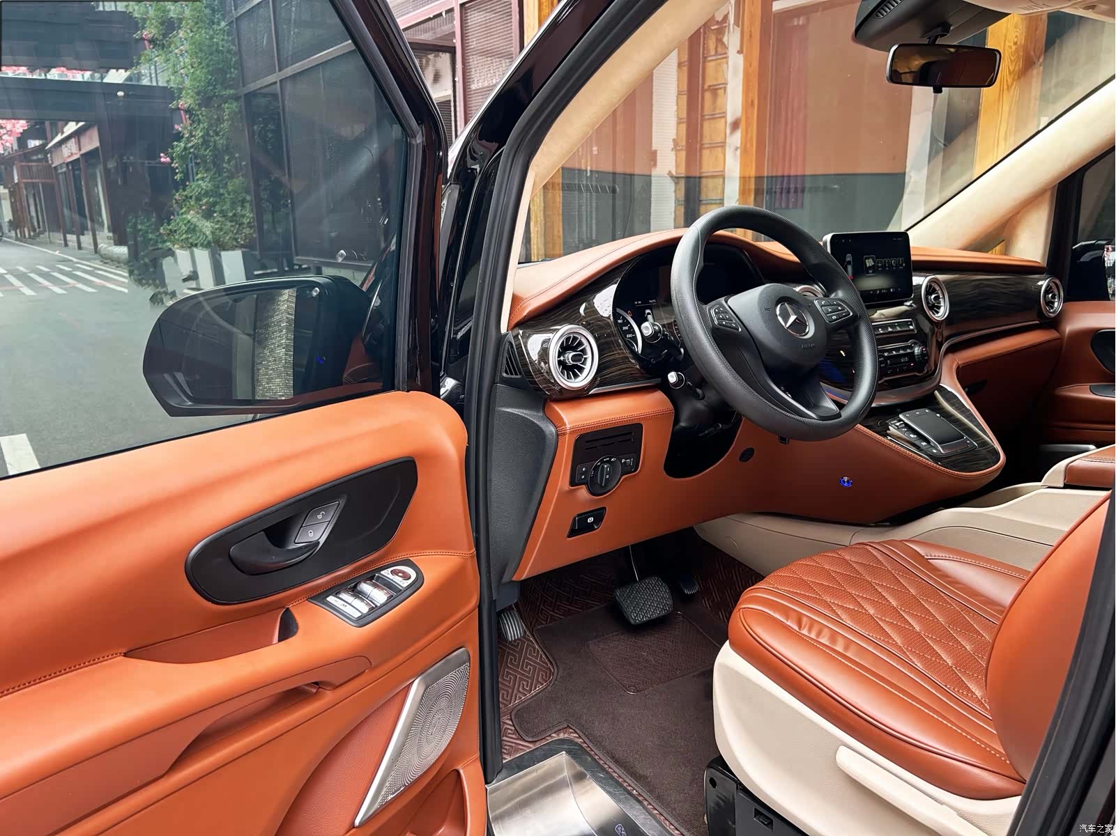 Mercedes-Benz VI, 2020 4