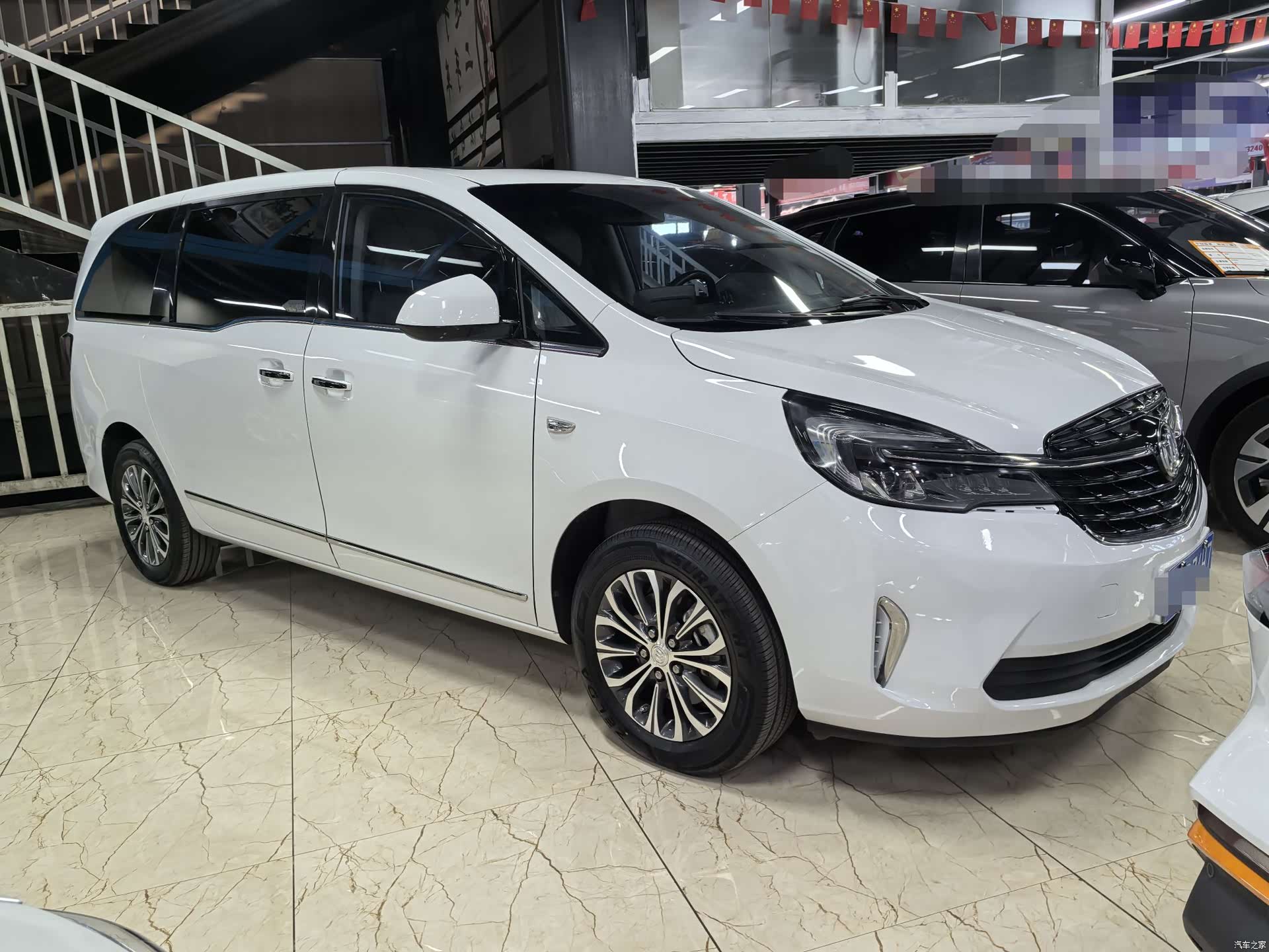 Buick GL8, 2022 3