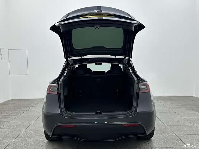 Tesla Model Y, 2024 15
