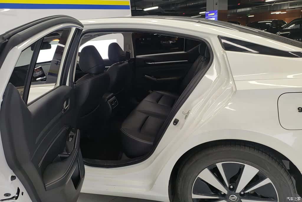 Nissan Teana, 2022 11