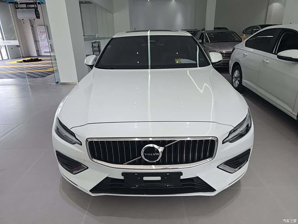 Volvo S60, 2022 3