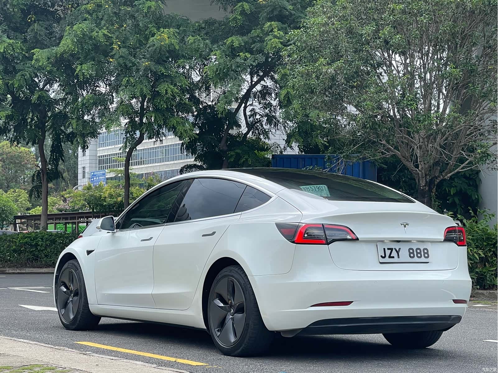 Tesla Model 3, 2019 все фото