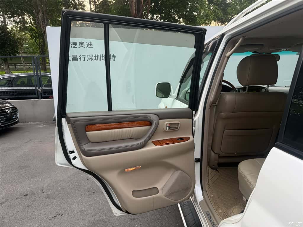 Lexus LX, 2006 13