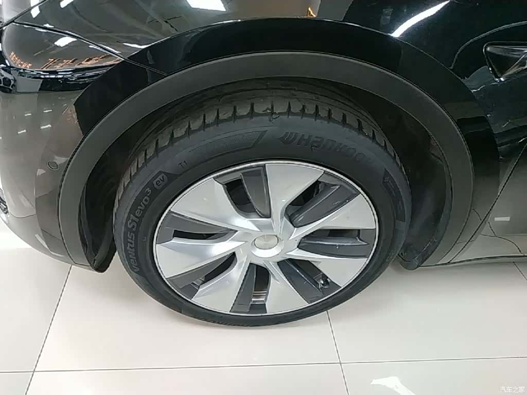Tesla Model Y, 2023 23