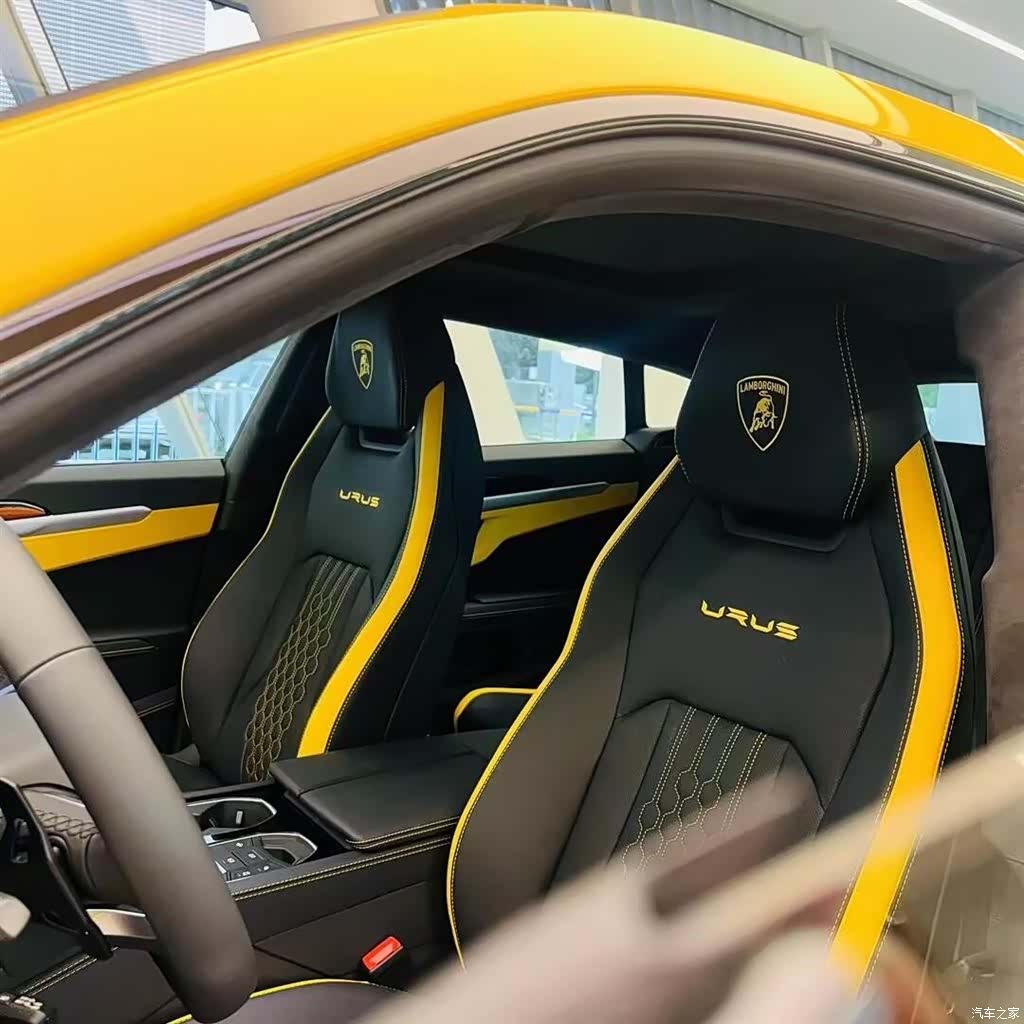 Lamborghini Urus, 2023 7