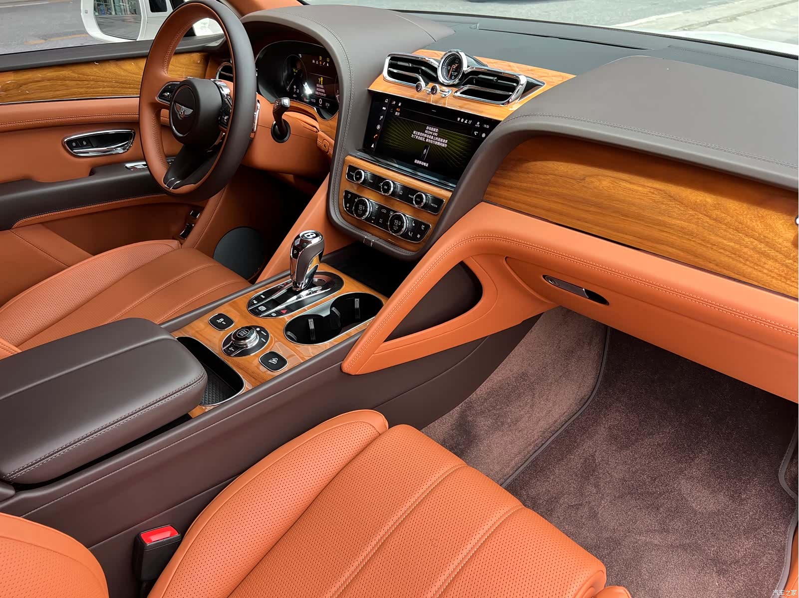 Bentley Bentayga, 2022 16