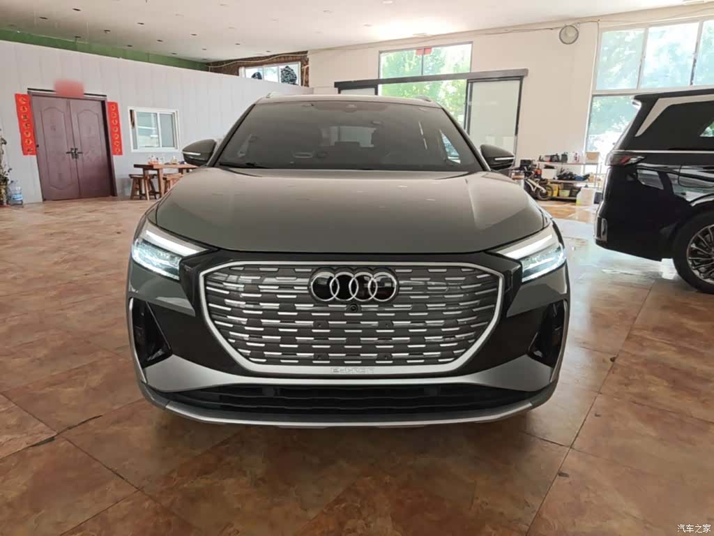 Audi Q4 e-tron, 2024 3