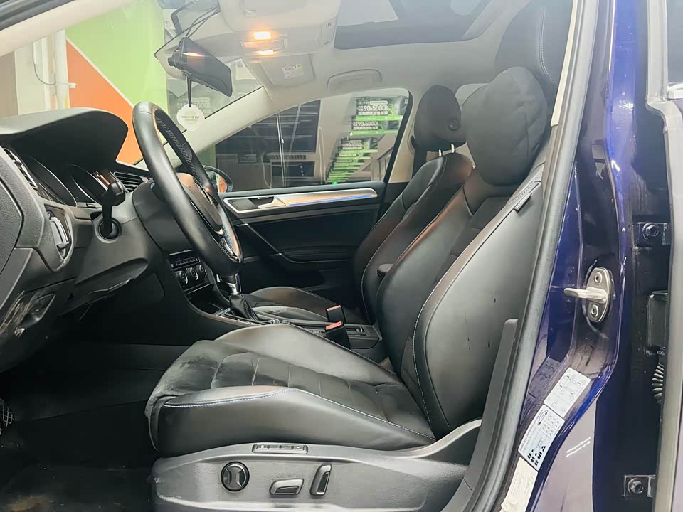 Volkswagen Golf*pure electricity Volkswagen Golf*pure electricity