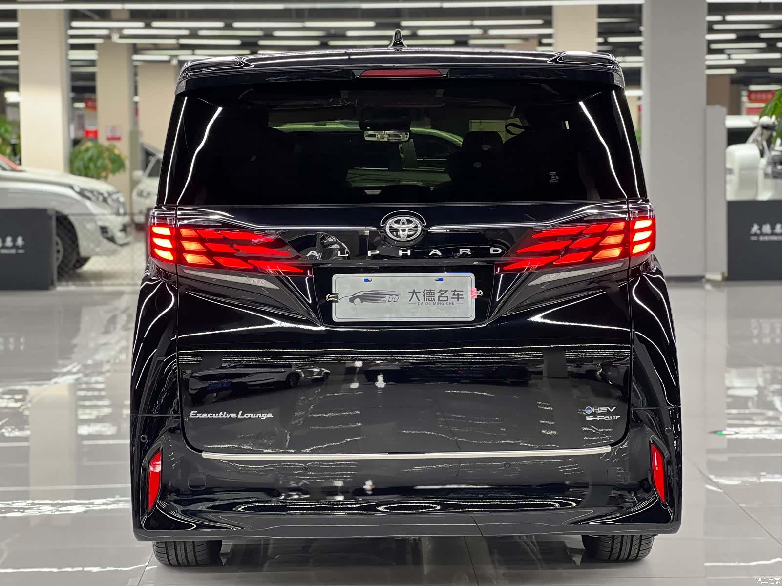 Toyota Alphard, 2025 все фото