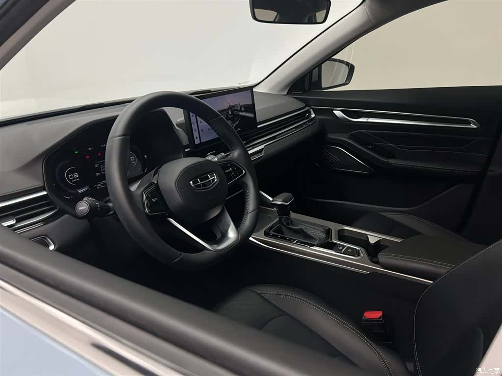 Geely Emgrand, 2023 14