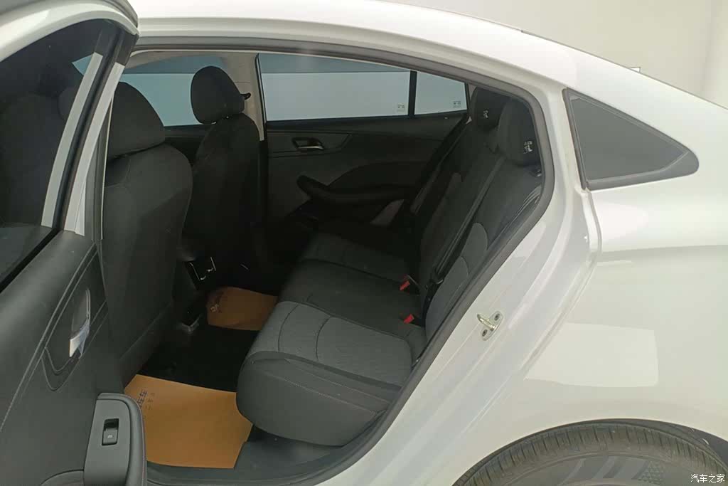 Roewe i5, 2025 11