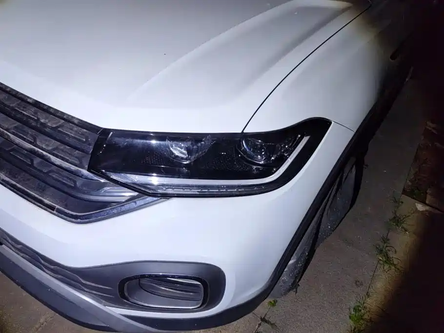 Volkswagen Exploring the shadow