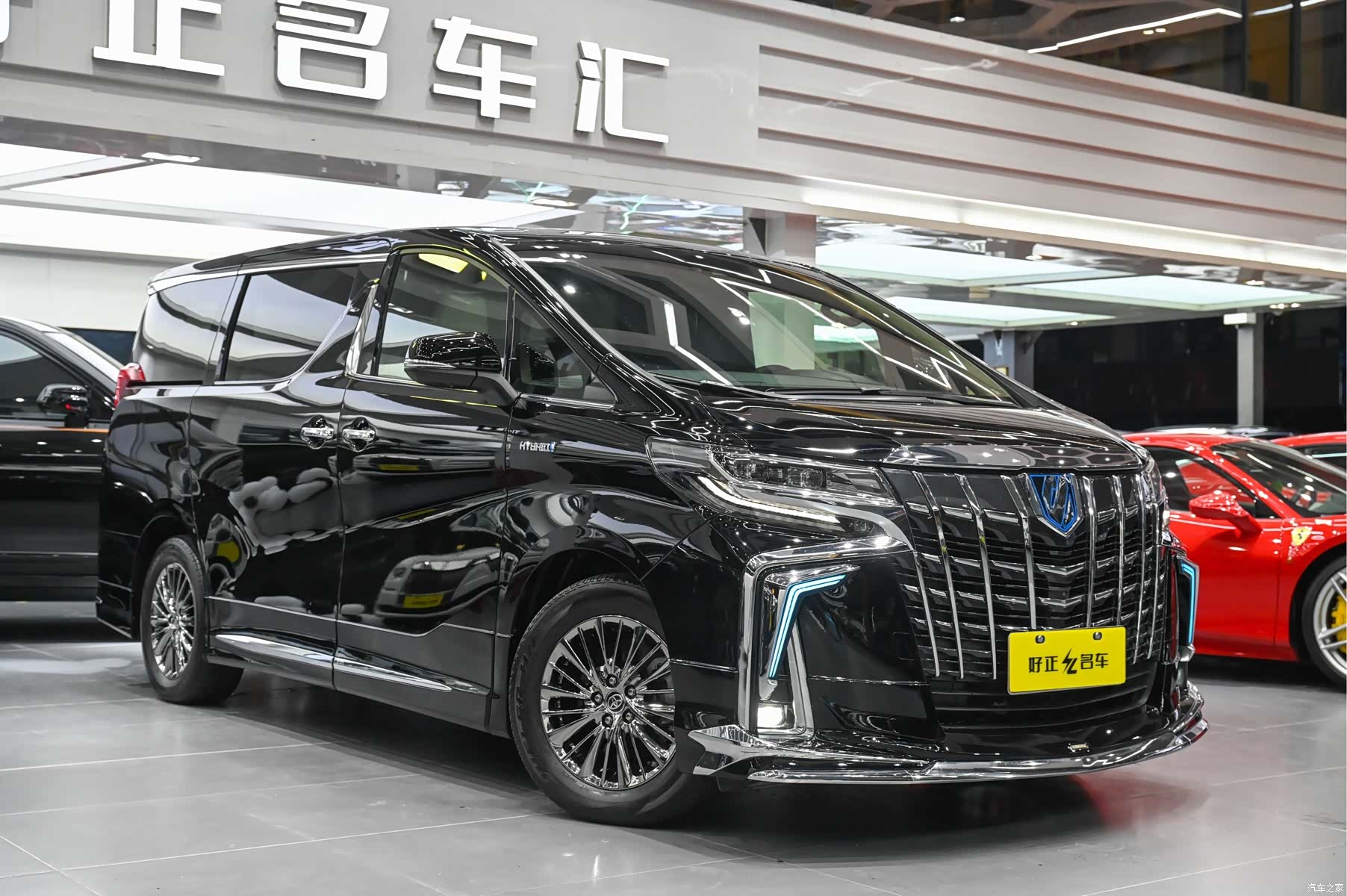 Toyota Alphard, 2022 3
