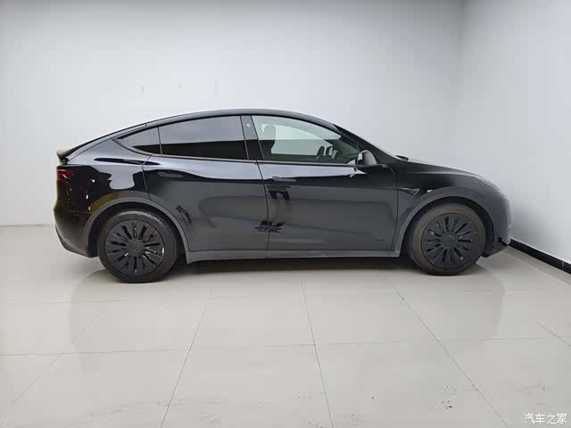 Tesla Model Y, 2022 4