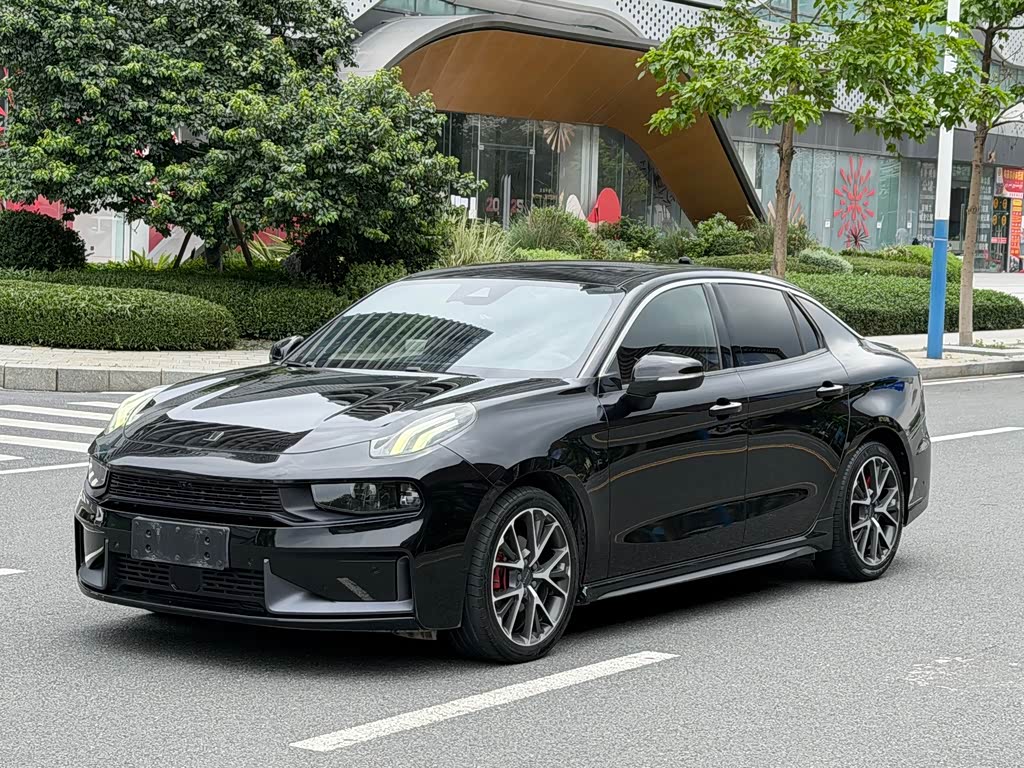 Lynk & Co 03