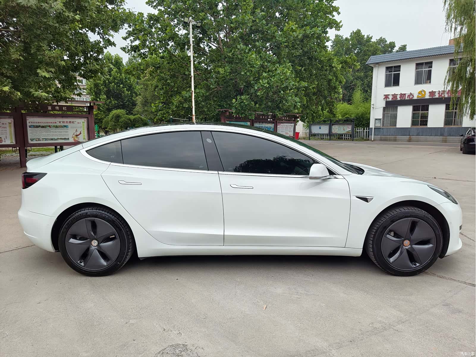 Tesla Model 3, 2019 все фото