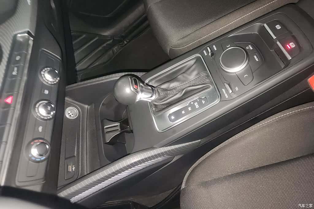 Audi Q2L, 2019 16