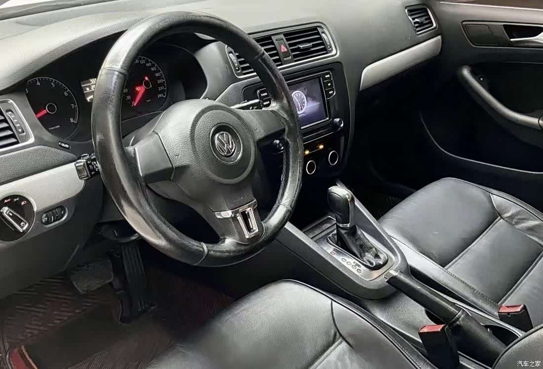 Volkswagen Sagitar, 2012 9