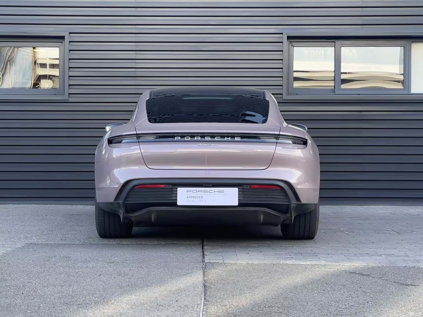 Porsche Taycan, 2023 4