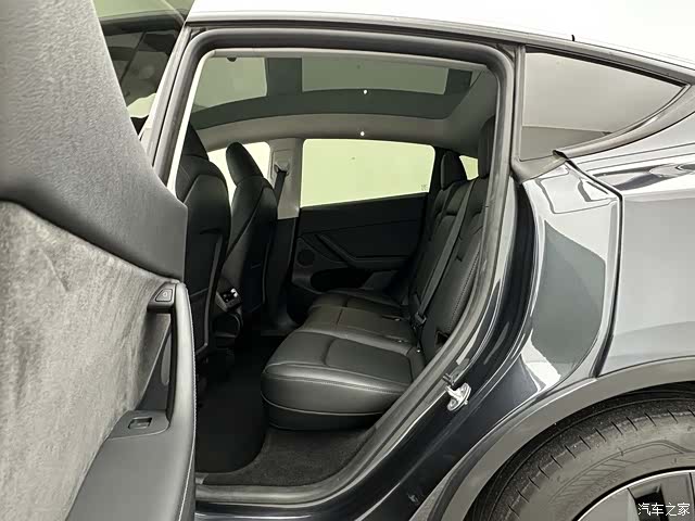 Tesla Model Y, 2024 13