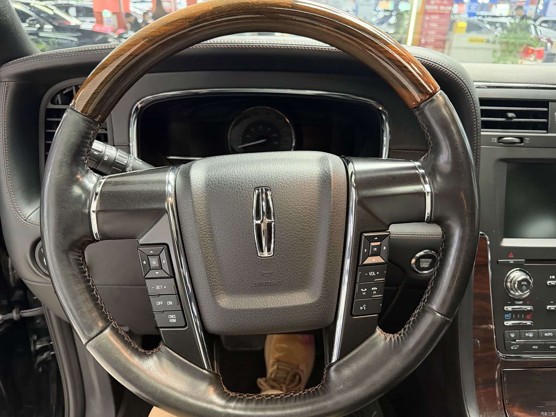 Lincoln Navigator, 2017 10
