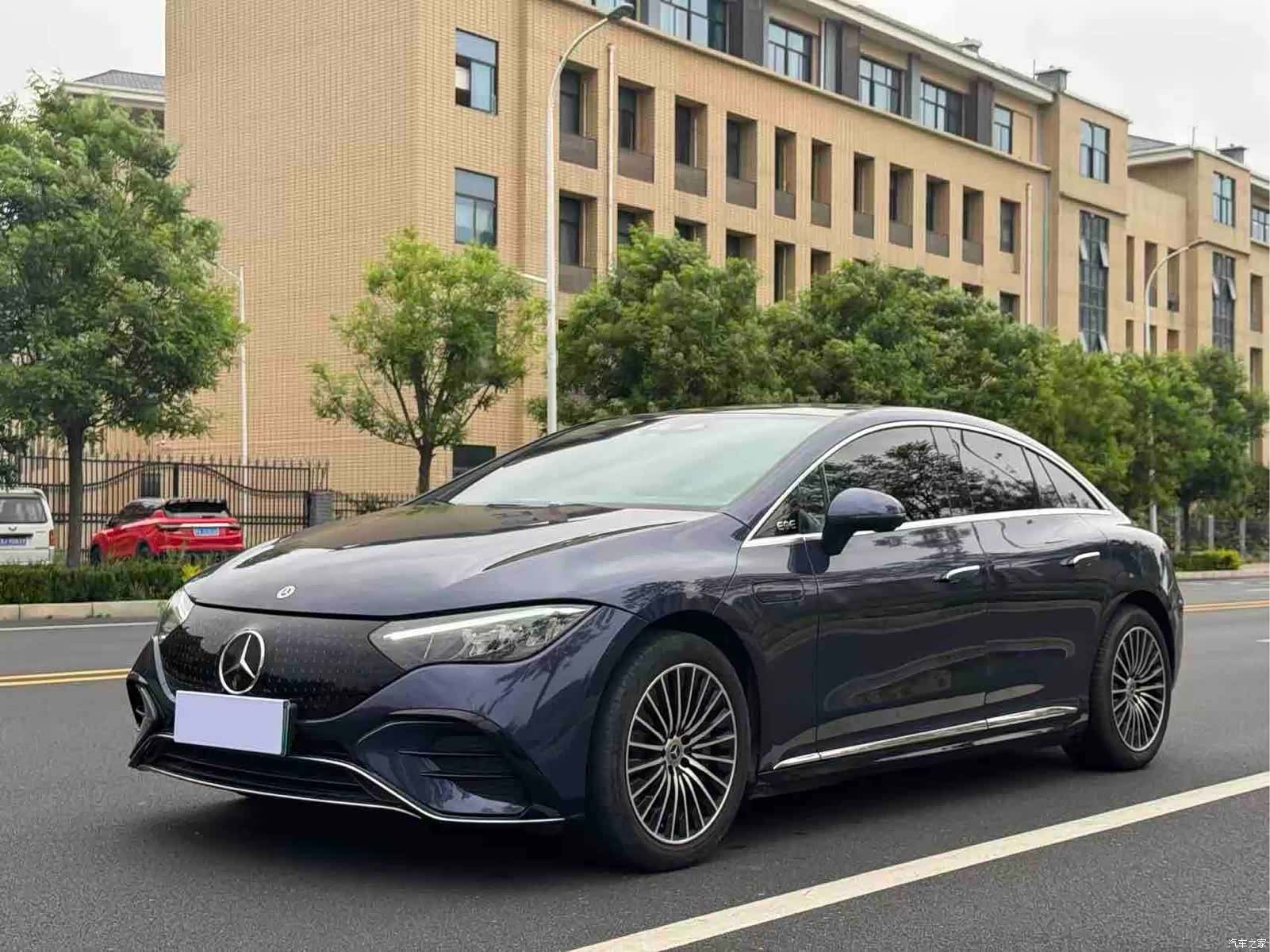 Mercedes-Benz EQE, 2024 1