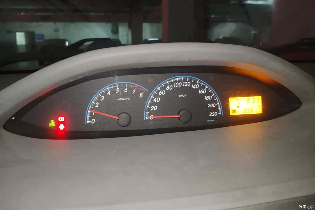 Toyota GL-i, 2012 14