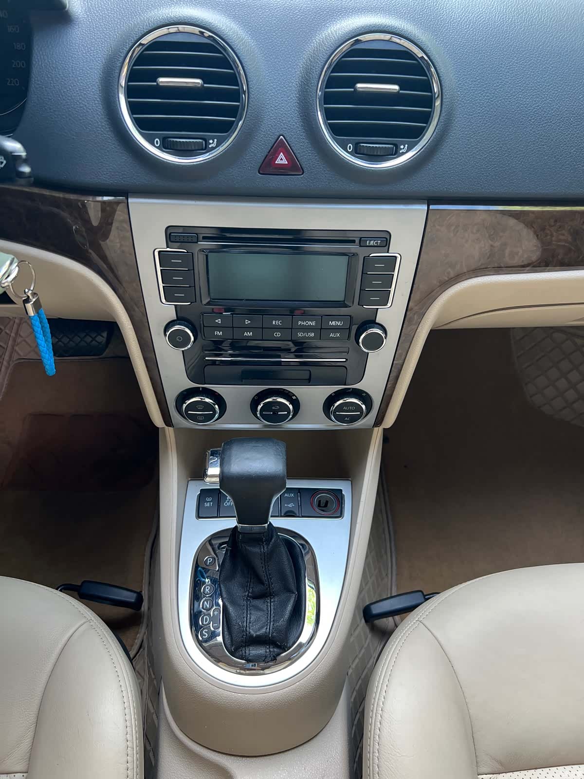 Volkswagen Lavida, 2011 14