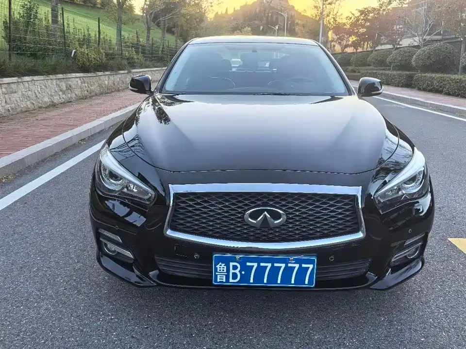Infiniti Q50L
