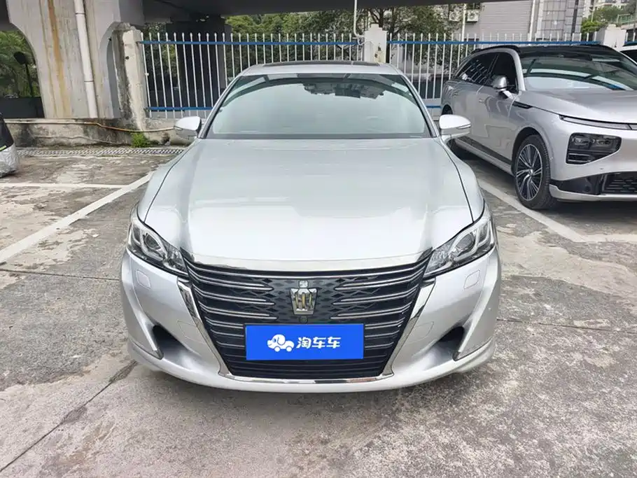 Toyota crown