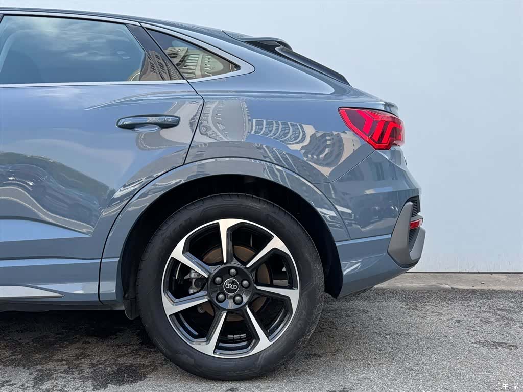 Audi Q3, 2023 13