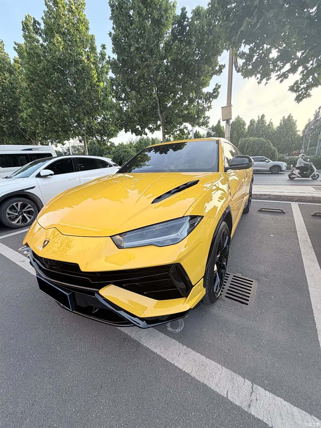 Lamborghini Urus, 2024 3