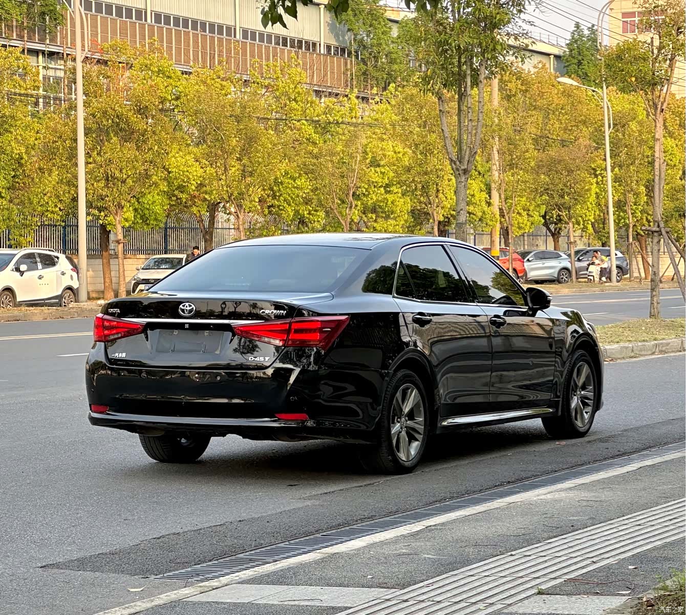 Toyota Crown, 2016 4