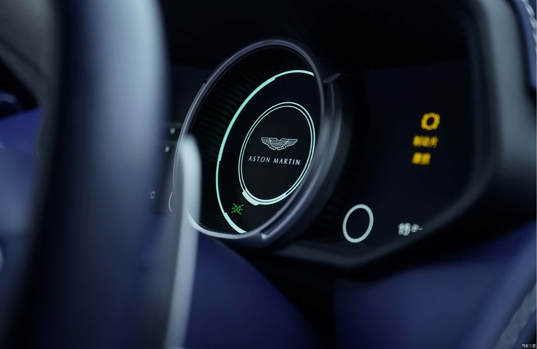 Aston Martin DB11, 2019 16