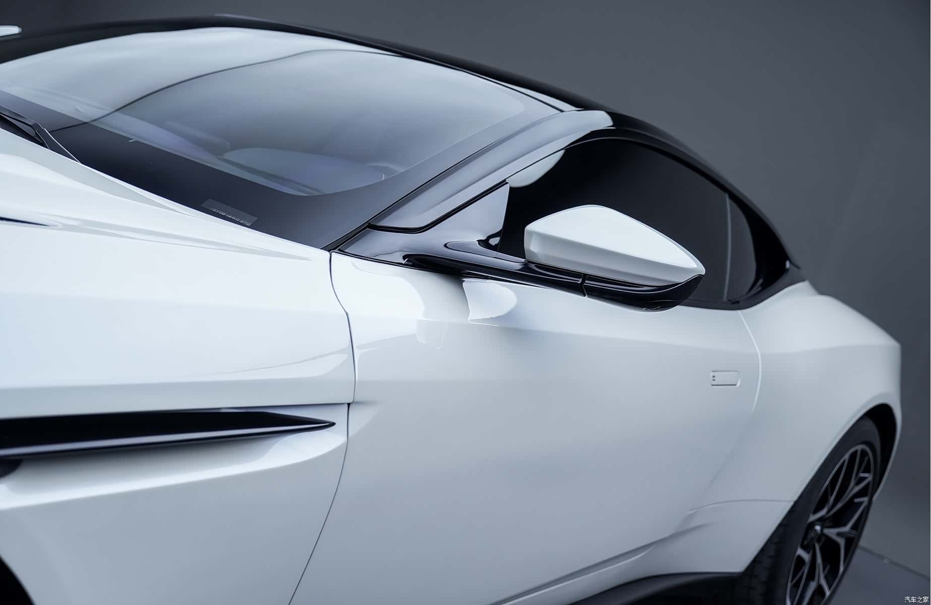 Aston Martin DB11, 2019 7