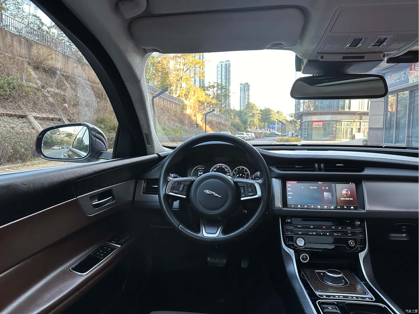 Land Rover XFL, 2017 15