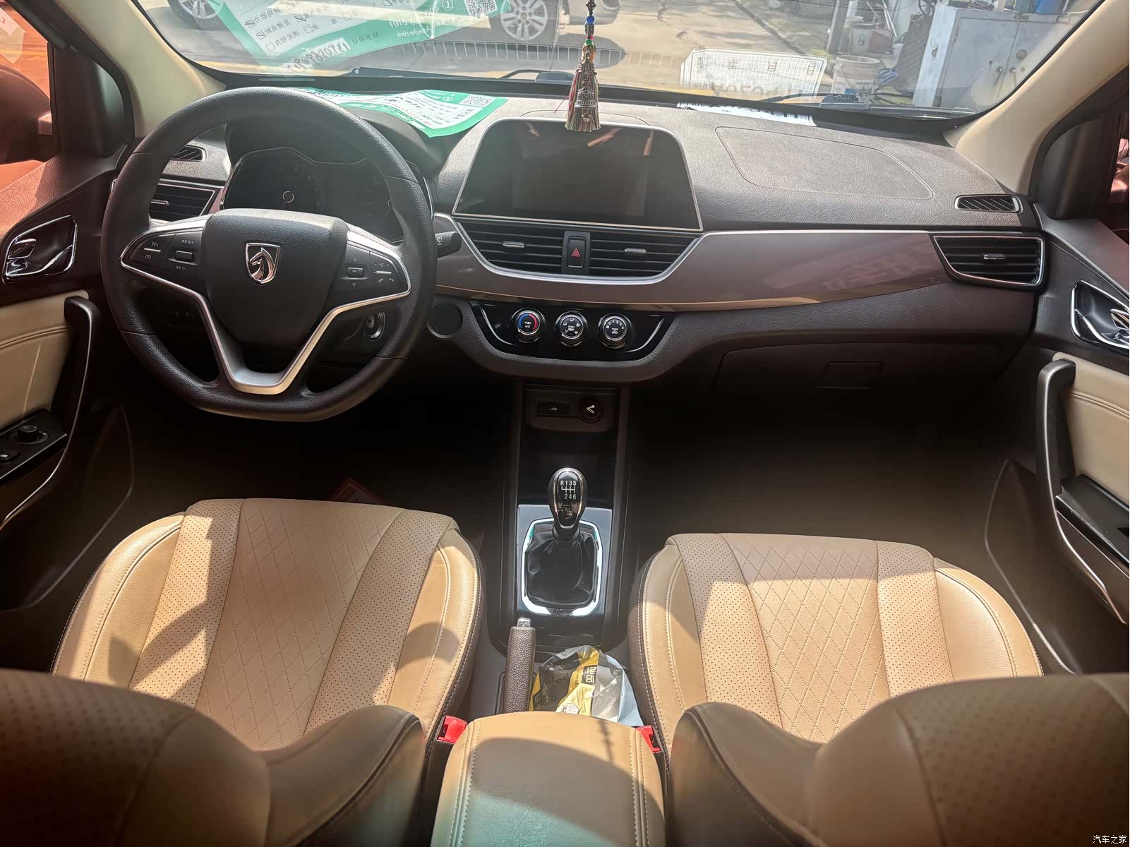 Wuling 310W, 2018 7