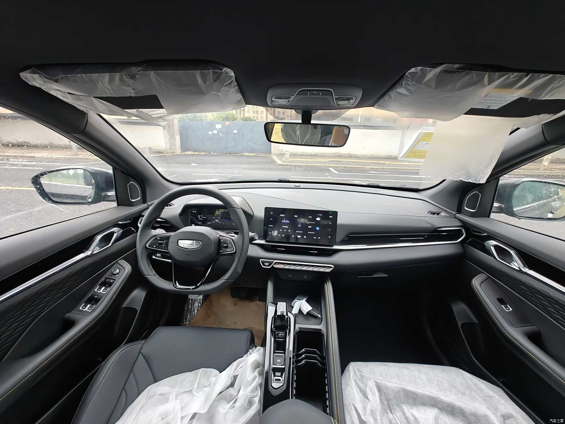 Geely Coolray, 2026 4