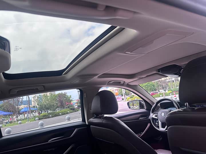 BMW 5 Series xin neng yuan 2019 gai 530Le hao hua tao zhuang