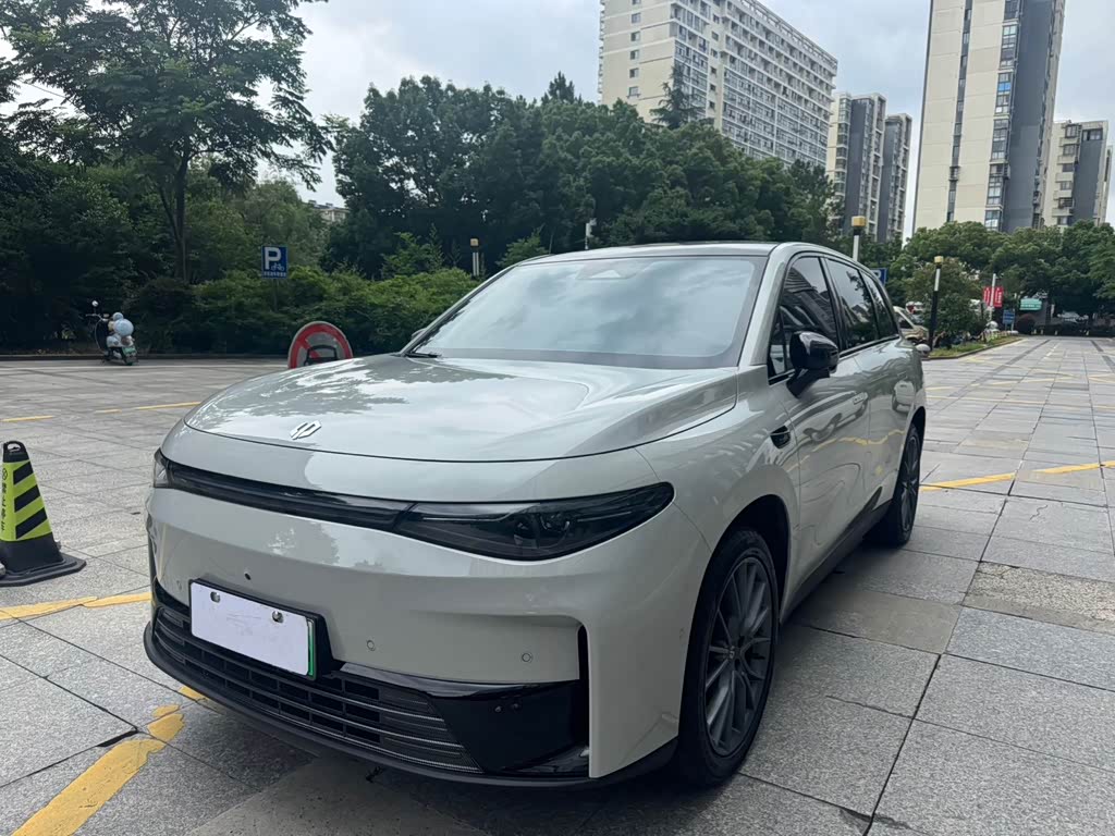 Leapmotor C10