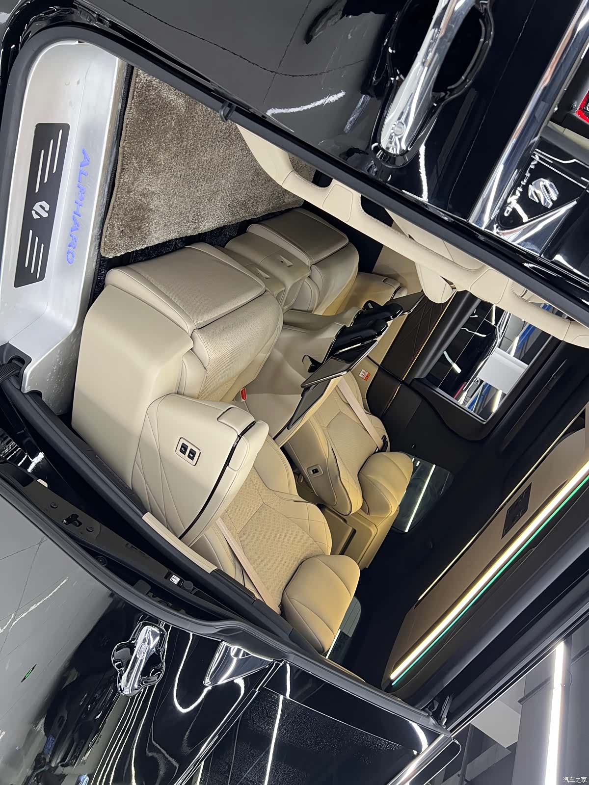 Toyota Alphard, 2025 11