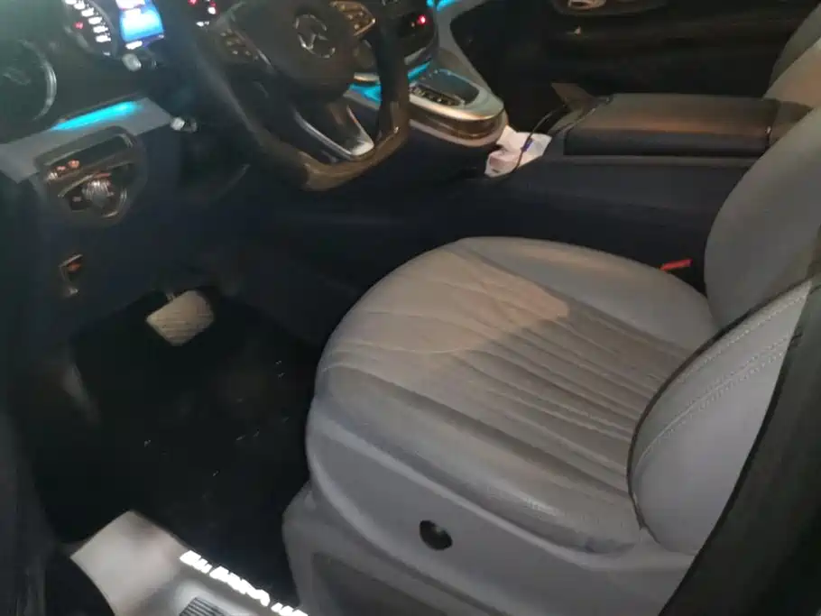 Mercedes-Benz V-class