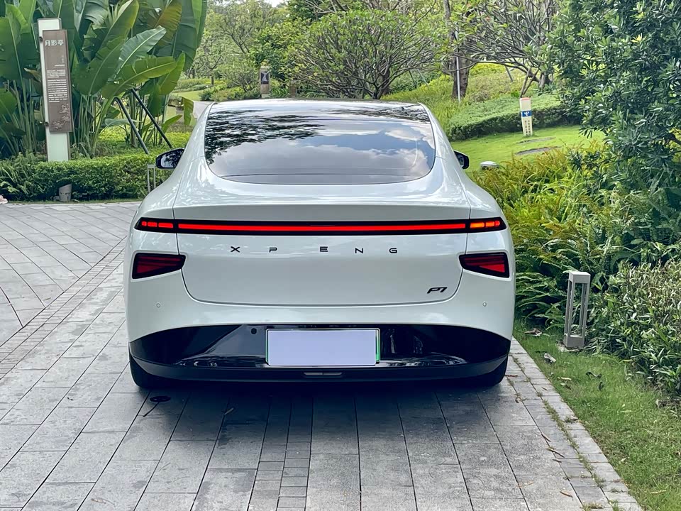 XPENG P7