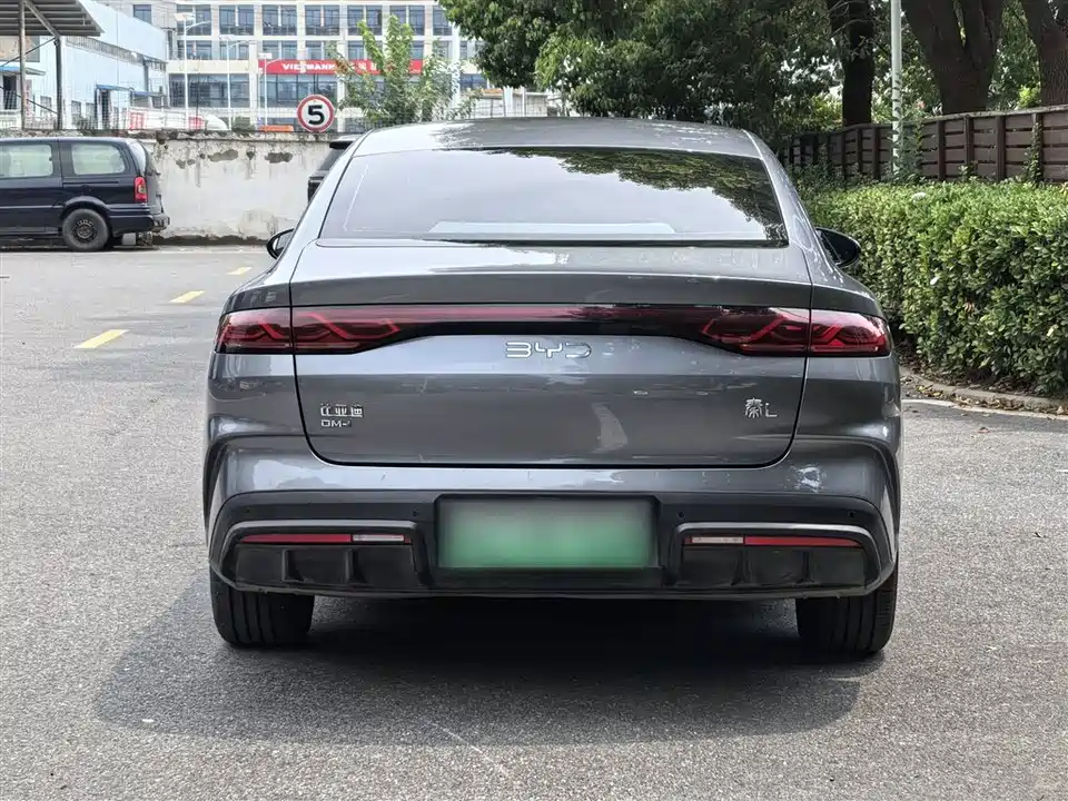 BYD Qin L BYD Qin L