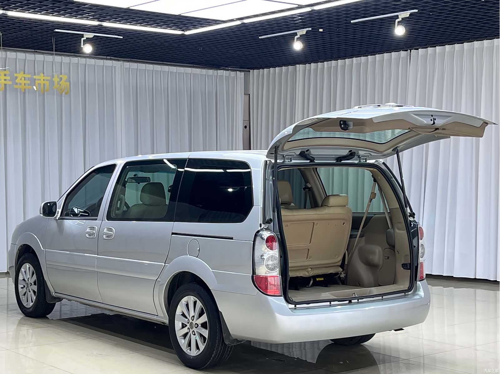 Buick GL8, 2012 8