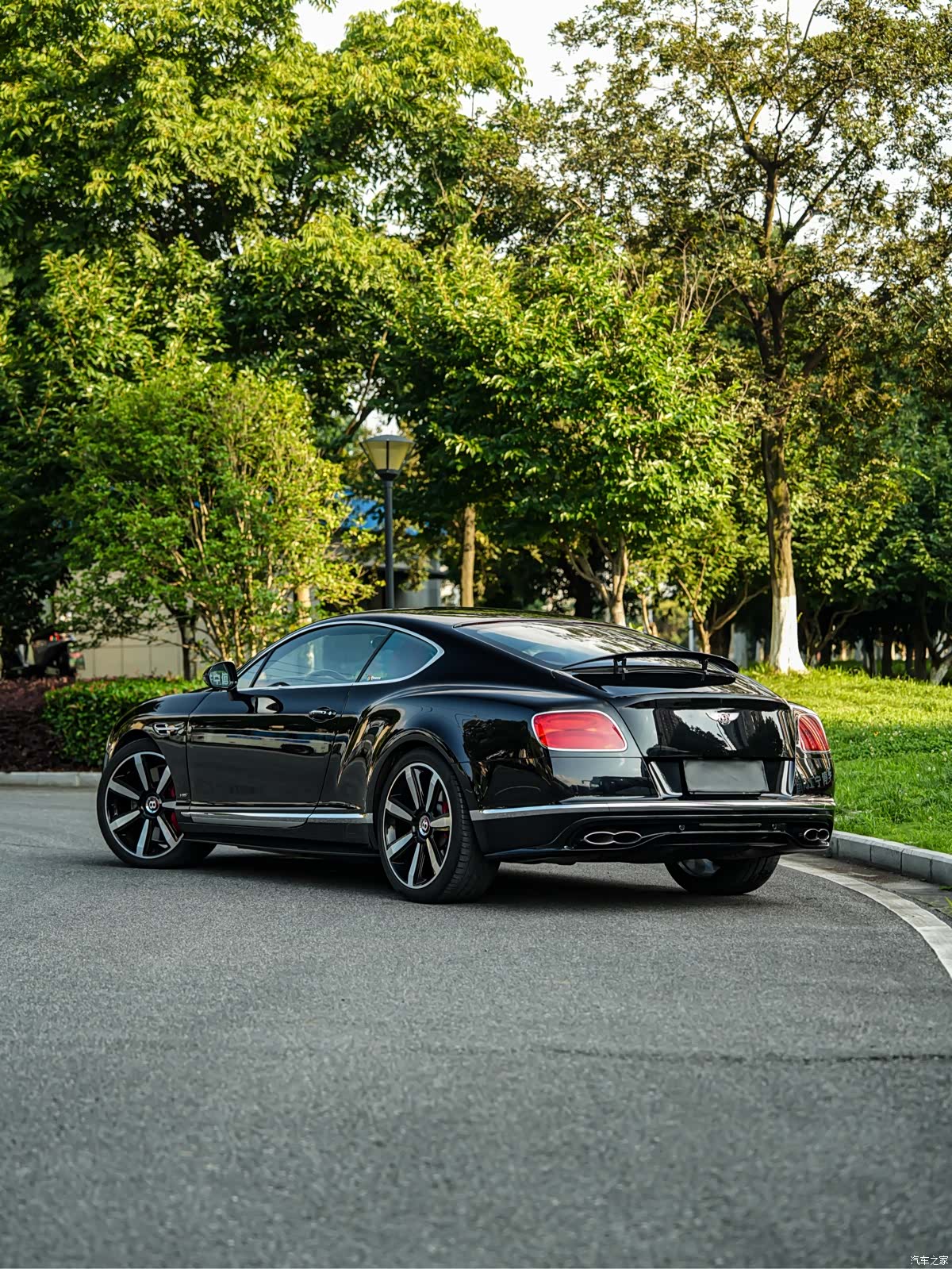 Bentley Continental GT, 2018 3