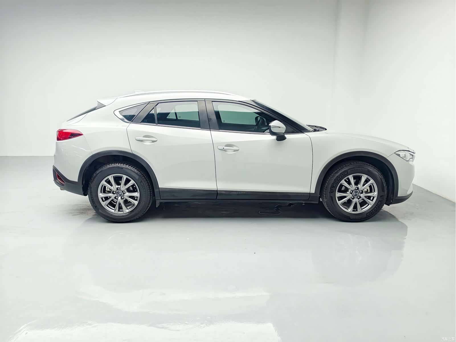 Mazda CX-4, 2019 10