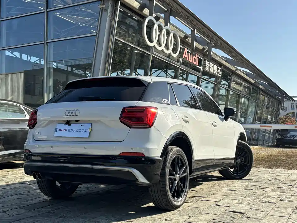 Audi Q2L
