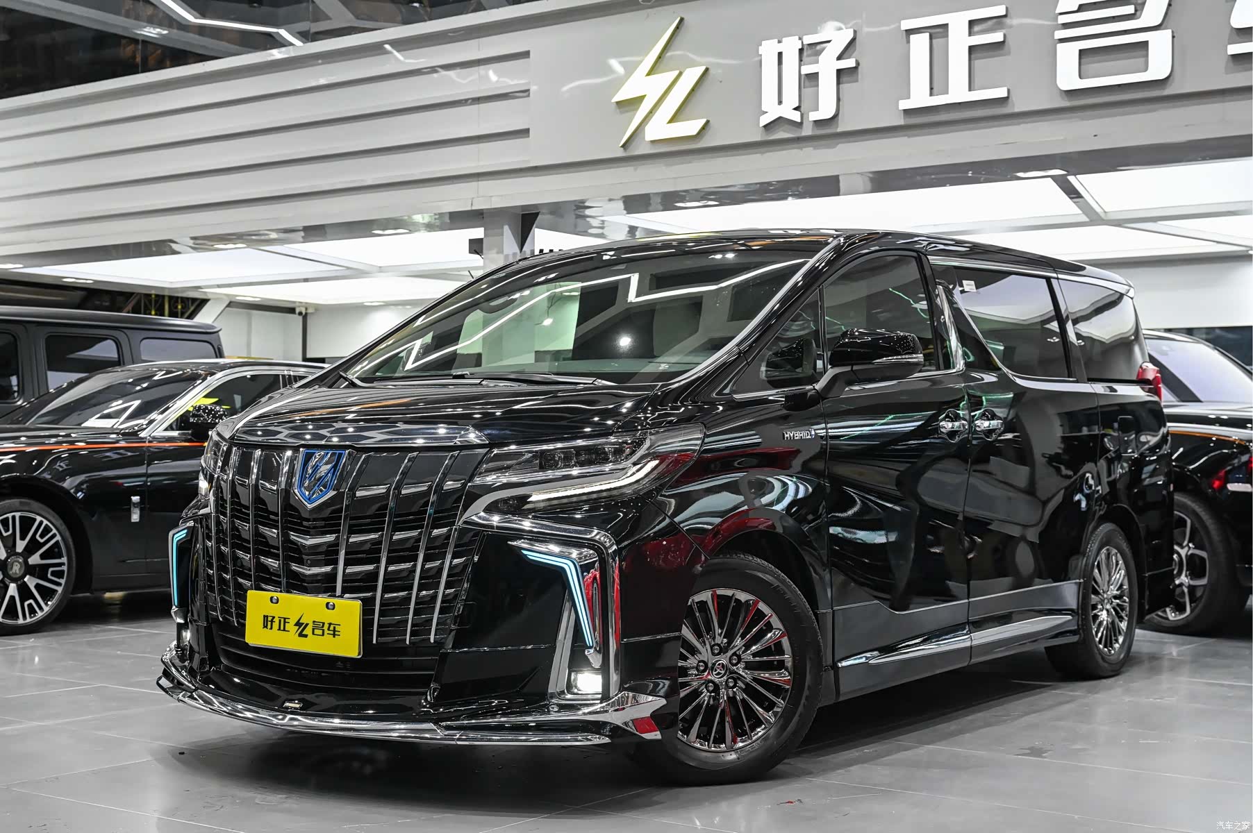 Toyota Alphard, 2022 все фото
