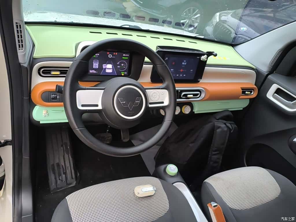 Wuling MINIEV, 2024 10